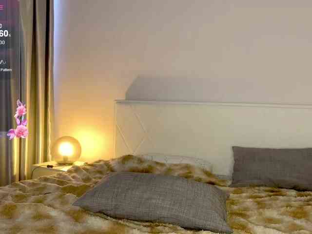 MilaElin webcam