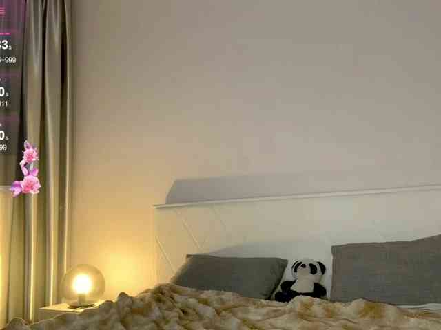 MilaElin webcam