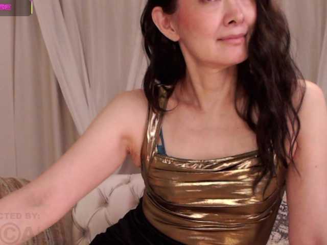 Laydee-E live cam on BongaCams