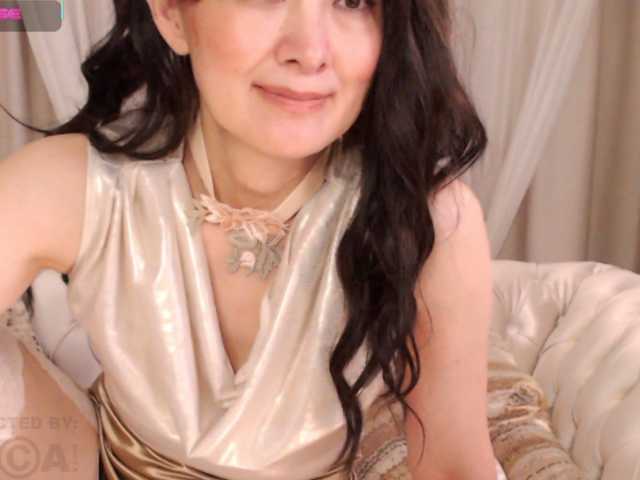 Laydee-E live cam on BongaCams