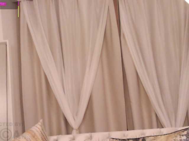 Laydee-E's BongaCams show and profile