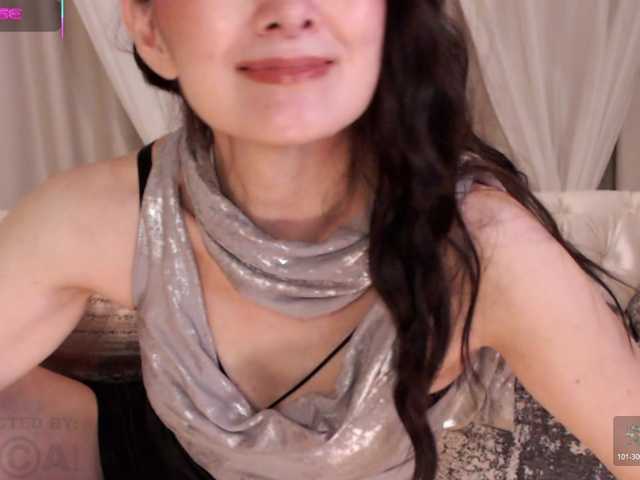 Laydee-E live cam on BongaCams