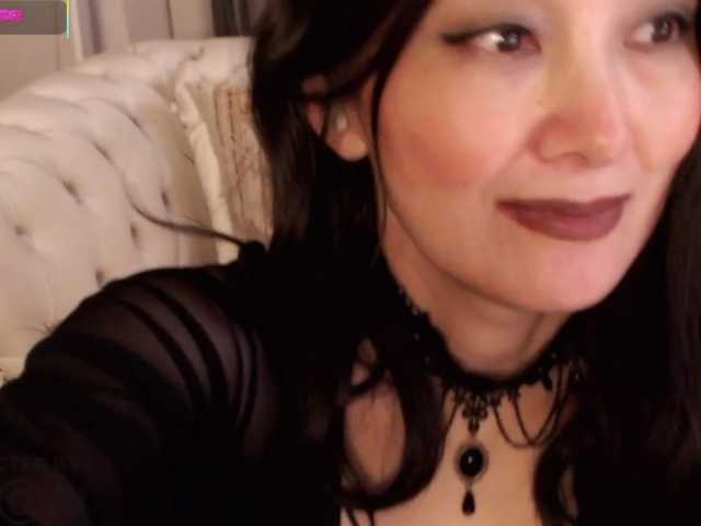 Laydee-E live cam on BongaCams