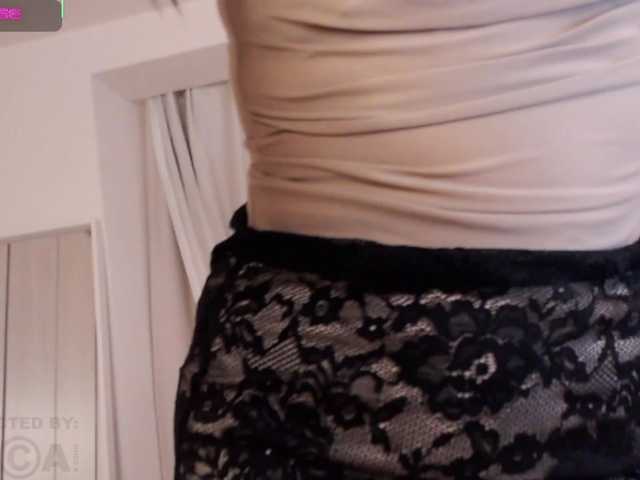 Laydee-E live cam on BongaCams