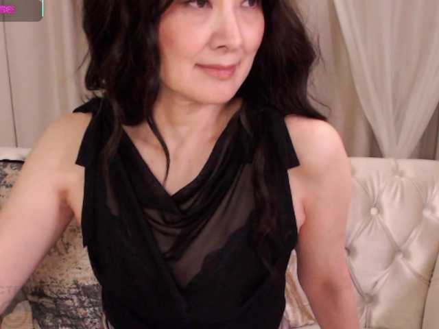 Laydee-E live cam on BongaCams