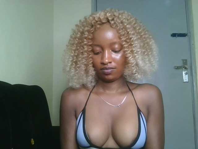 Politegirl live cam on BongaCams