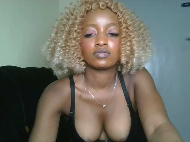 Politegirl live cam on BongaCams