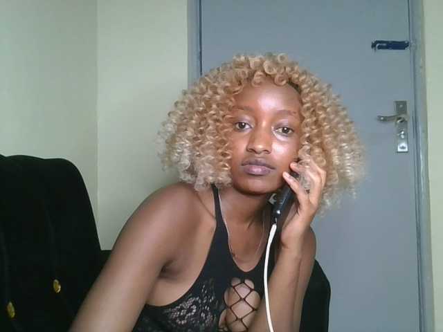 Politegirl live cam on BongaCams