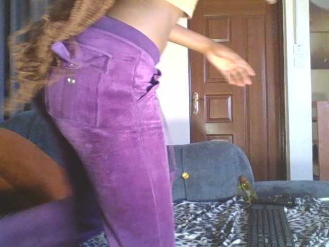 Elarah live cam on BongaCams