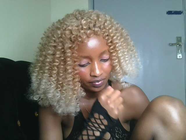 Politegirl live cam on BongaCams
