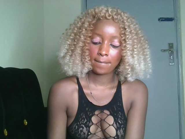 Politegirl live cam on BongaCams