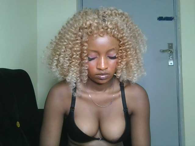 Politegirl live cam on BongaCams