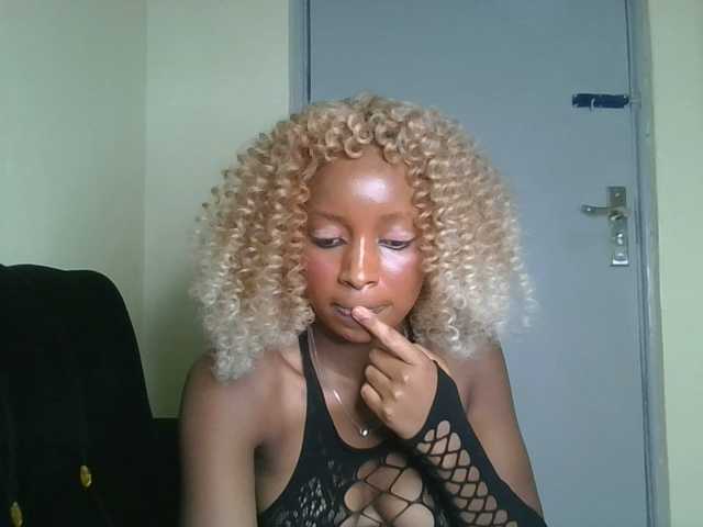 Politegirl live cam on BongaCams