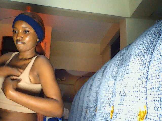 Politegirl live cam on BongaCams