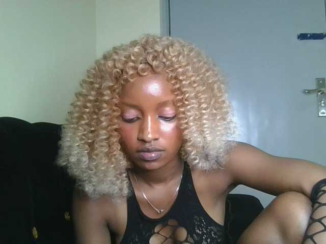 Politegirl live cam on BongaCams