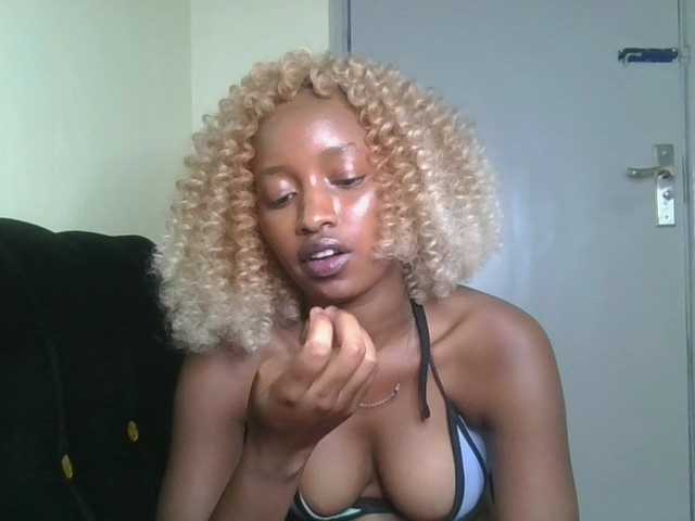 Politegirl live cam on BongaCams