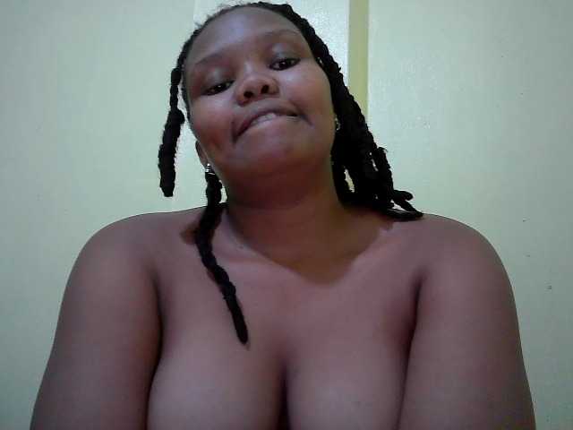 Shepretty live cam on BongaCams