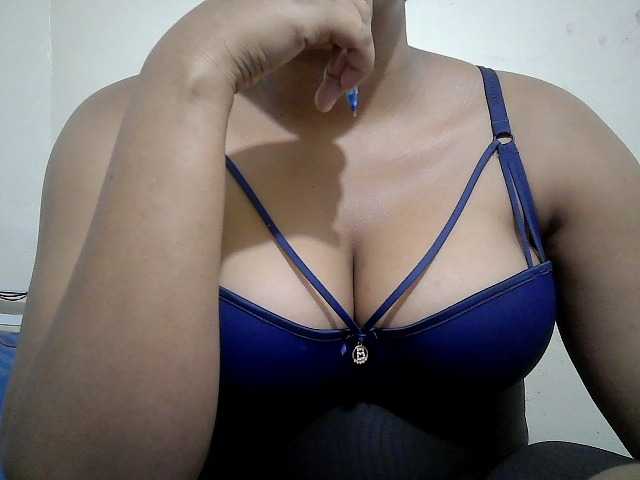 Shepretty live cam on BongaCams