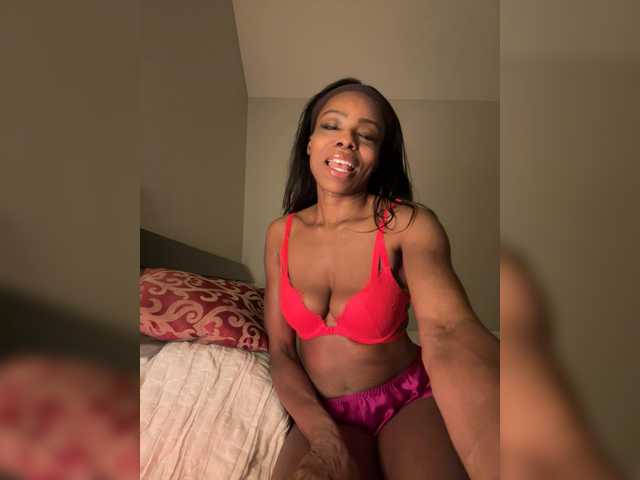 Peachyz's BongaCams show and profile