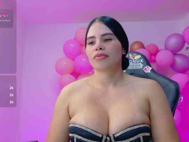 lararoberts1 webcam