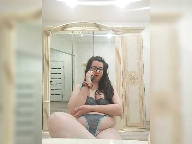 Malvina994 live cam on BongaCams