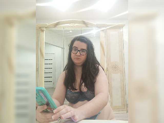Malvina994 live cam on BongaCams