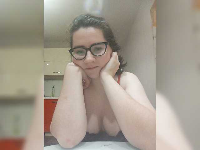 Malvina994 live cam on BongaCams