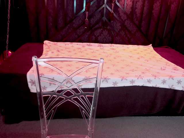 RedDoll's BongaCams show and profile