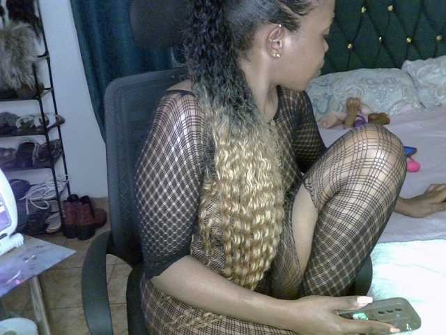 Sexyjeaney live cam on BongaCams