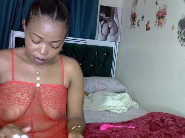 Sexyjeaney live cam on BongaCams