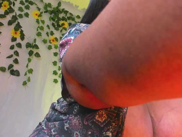 le modèle violettaplus est en webcam porno dans un show sur le site bongacams, il possède les tags suivants: Ebony,Brunette,Trimmed