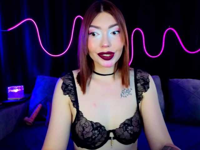 SlyFoxyWeb live cam preview