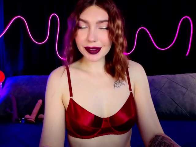 SlyFoxyWeb live cam on BongaCams