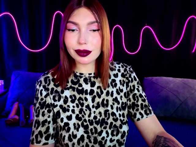 SlyFoxyWeb live cam preview