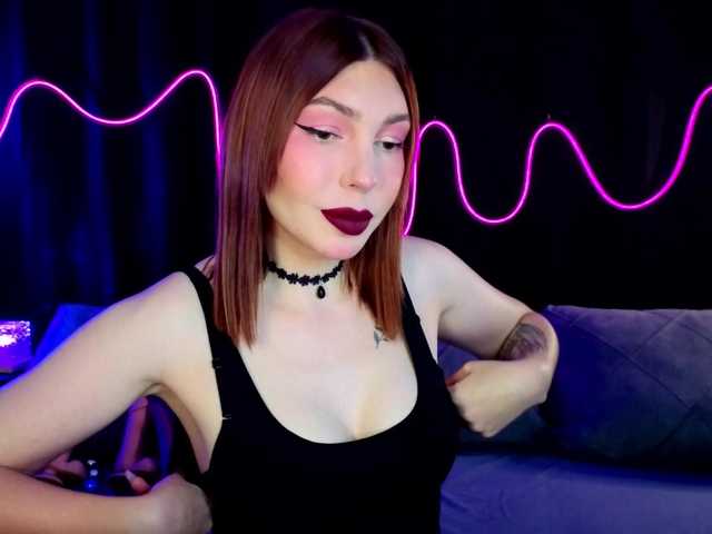 SlyFoxyWeb live cam preview