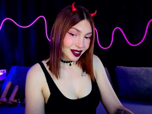 SlyFoxyWeb live cam on BongaCams