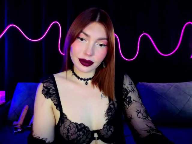 SlyFoxyWeb live cam preview