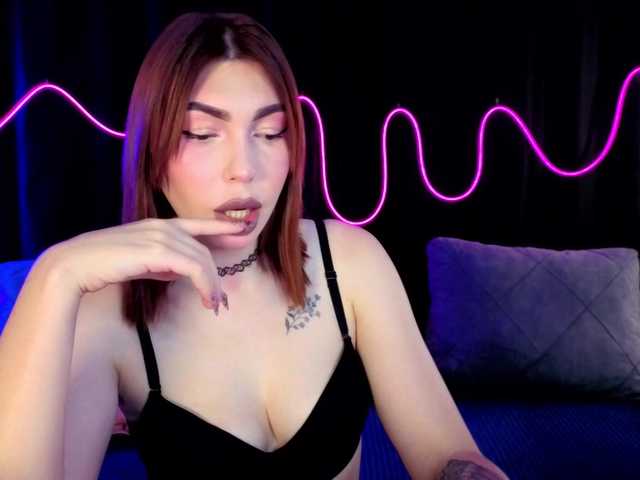 SlyFoxyWeb live cam preview
