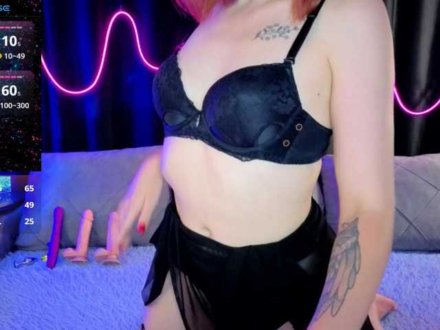 SlyFoxyWeb live webcam show