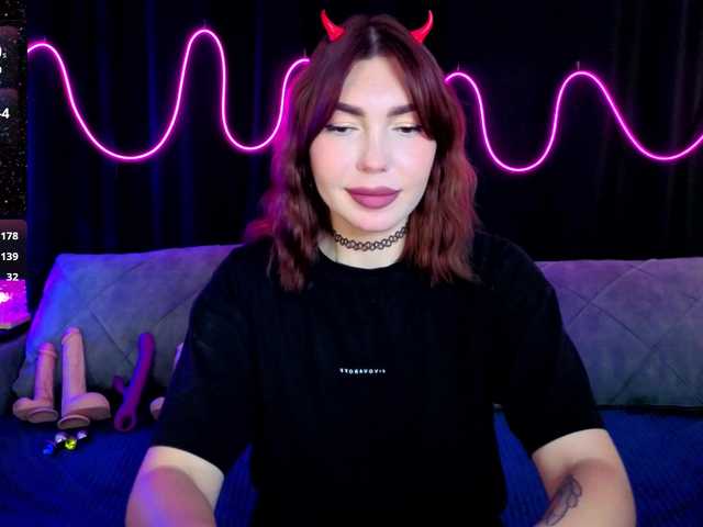 SlyFoxyWeb live cam on BongaCams