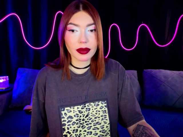 SlyFoxyWeb live cam preview