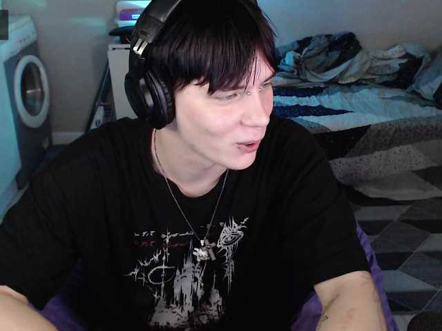 yourlildemon live cam preview