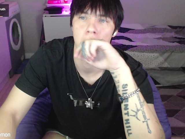 yourlildemon live cam preview