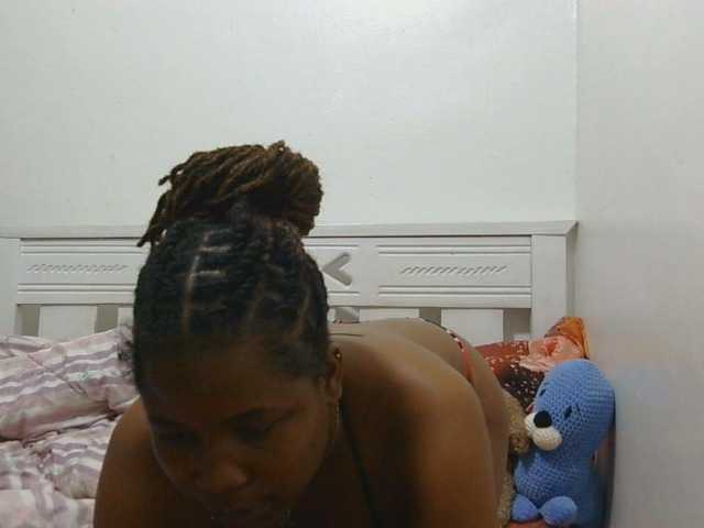 Hollymolly111 live cam on BongaCams