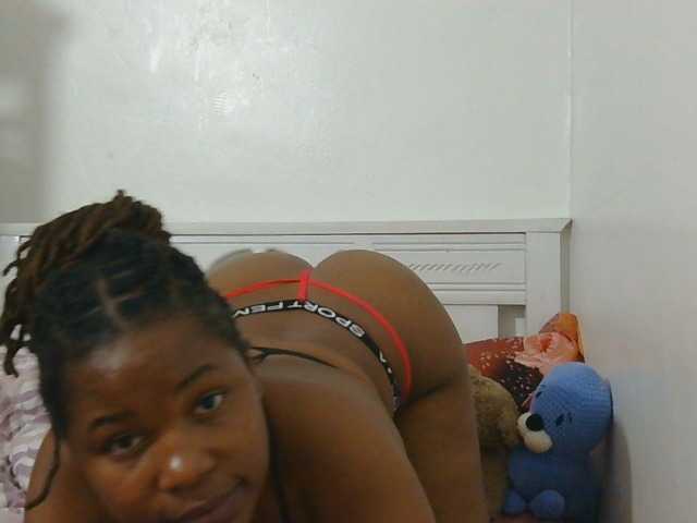 Hollymolly111 live cam on BongaCams
