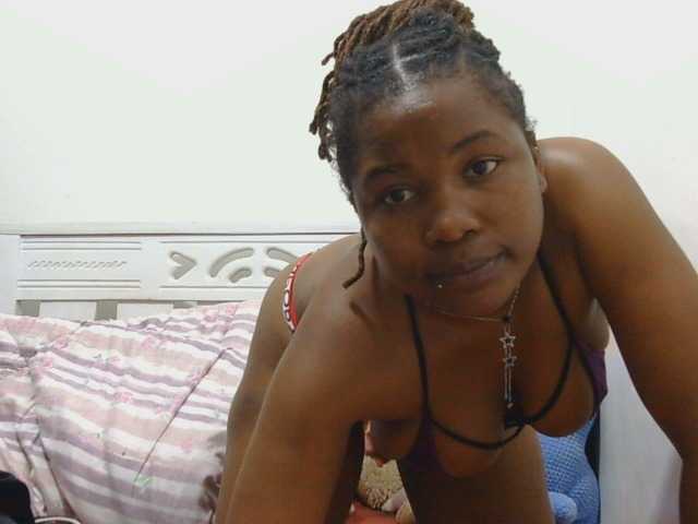 Hollymolly111 live cam on BongaCams