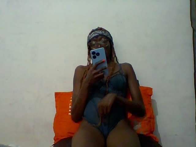 LunaAdut live cam on BongaCams