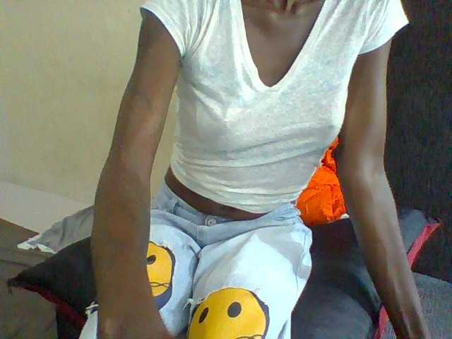 le modèle Sky_Sophia est en webcam porno dans un show sur le site bongacams, il possède les tags suivants: Ebony,Redhead,Trimmed