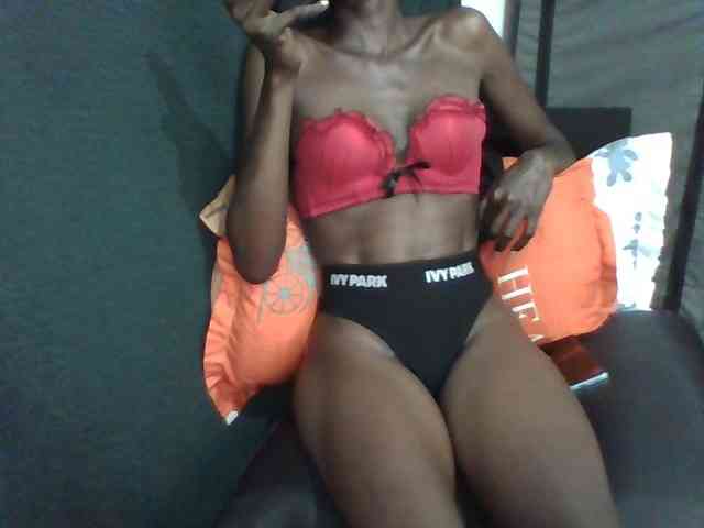 Sky_Sophia webcam