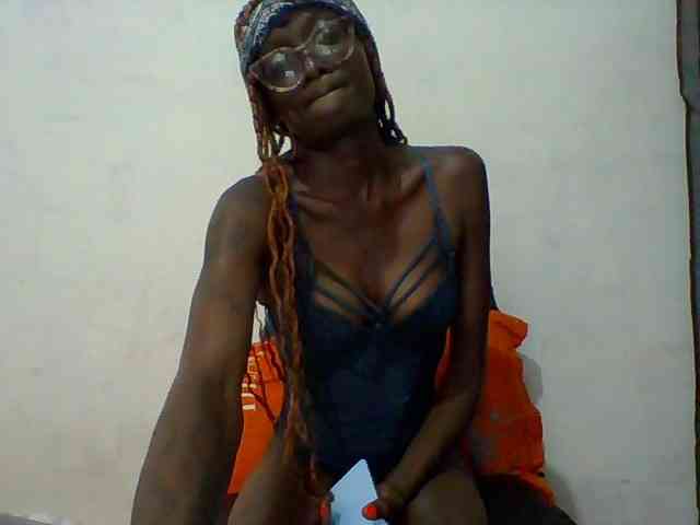 Sky_Sophia webcam